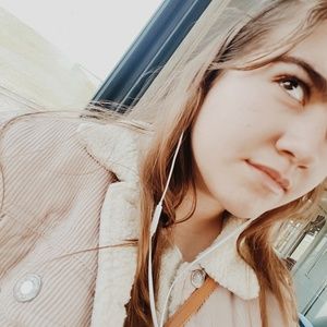 Meet your Posher, Ana carolina